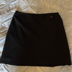 14P black Tahari skirt. Lined. Dry clean only.